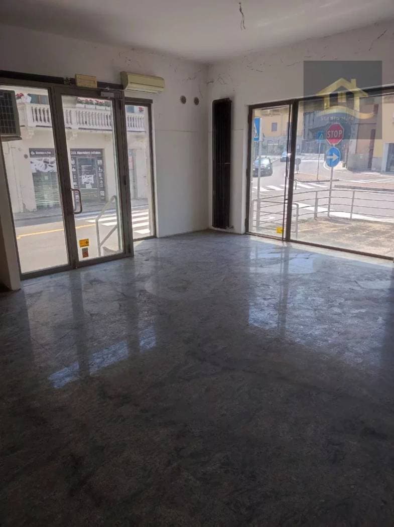 Locale commerciale in Vendita